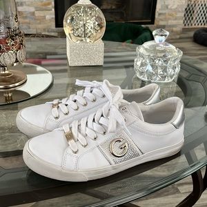 🤍👟💎GBG LOS ANGELES ATHLETIC SHOES WHITE BLING SILVER & GOLD SIZE 8 GREAT COND